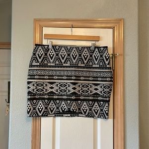 Aztec print mini skirt. Size L